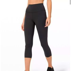 LULU LEMON black cropped leggings